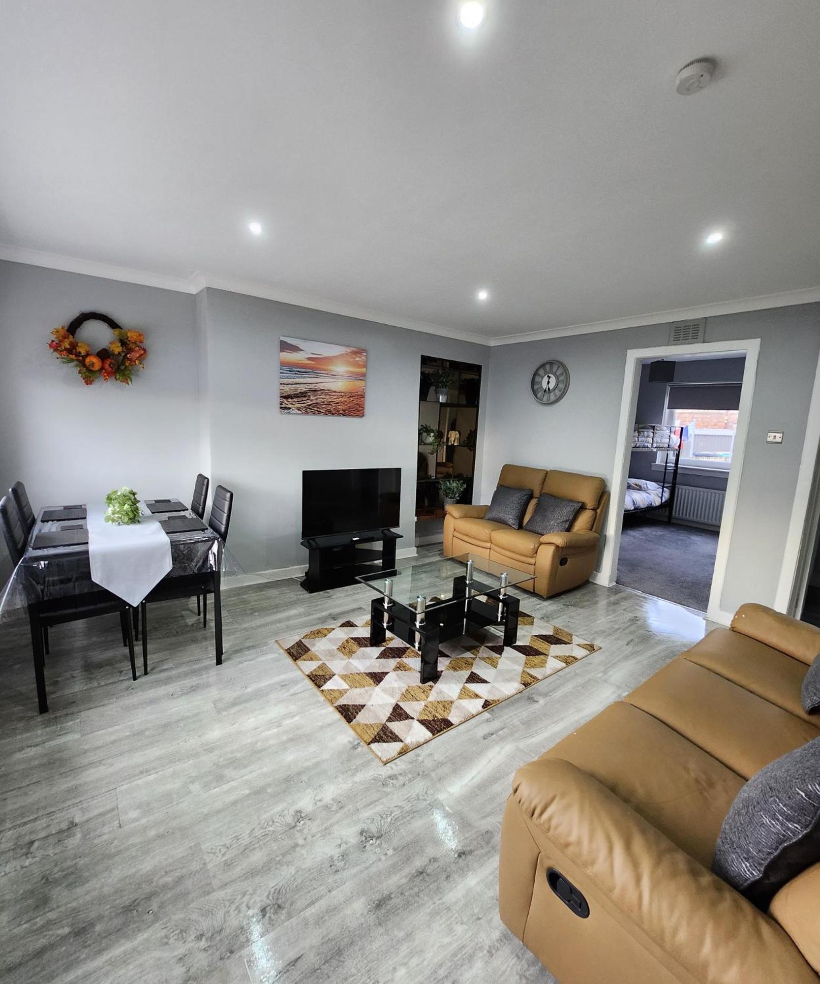 Fm Homes & Apartments 3 Bedroom Motherwell Esterno foto